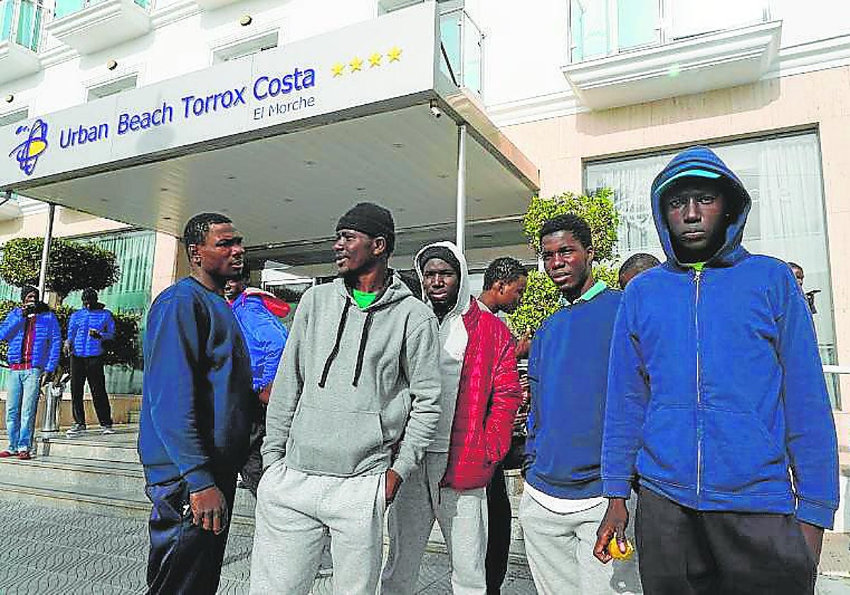 Inmigrantes llevados a un hotel de Torrox desde Canarias