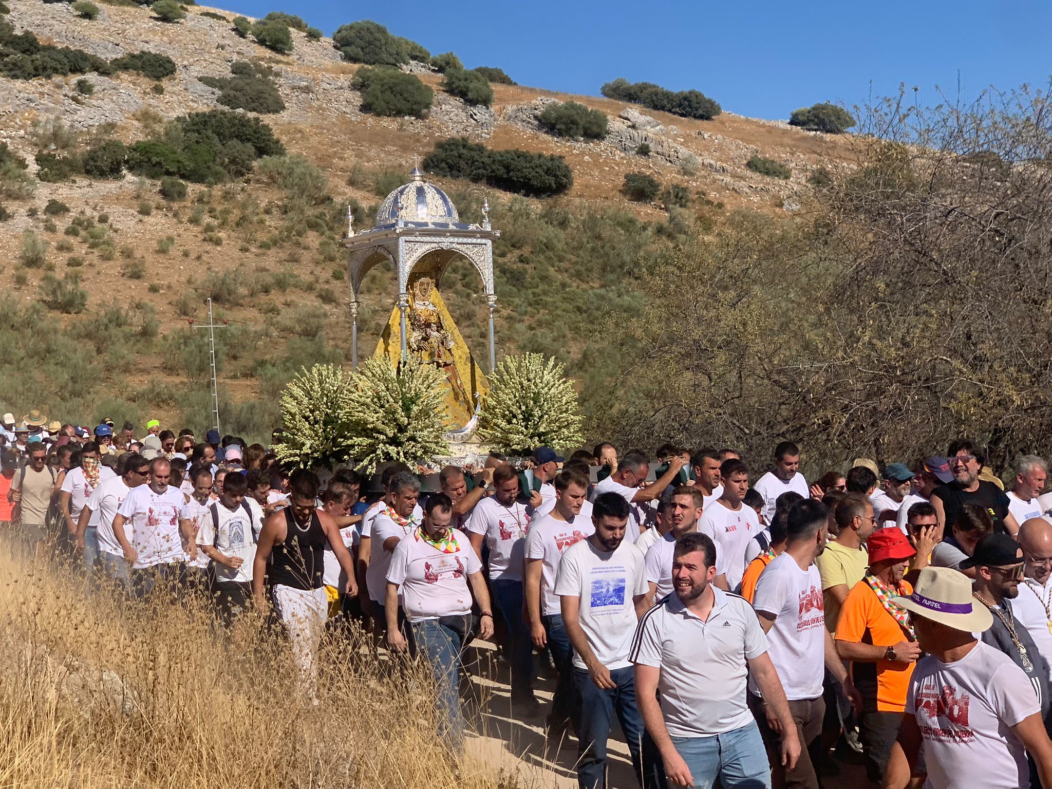 La espectacular &#039;Bajá&#039; de la Virgen de la Sierra de Cabra, en imágenes