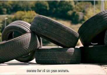 La ANC convoca a la manifestación de la Diada con imágenes de contenedores quemados