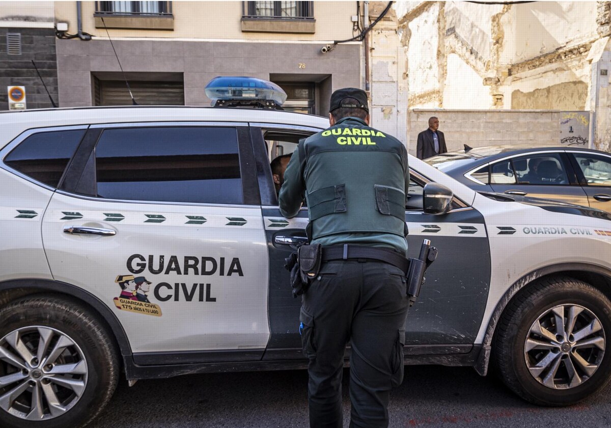 Agentes de la Guardia Civil durante una intervención