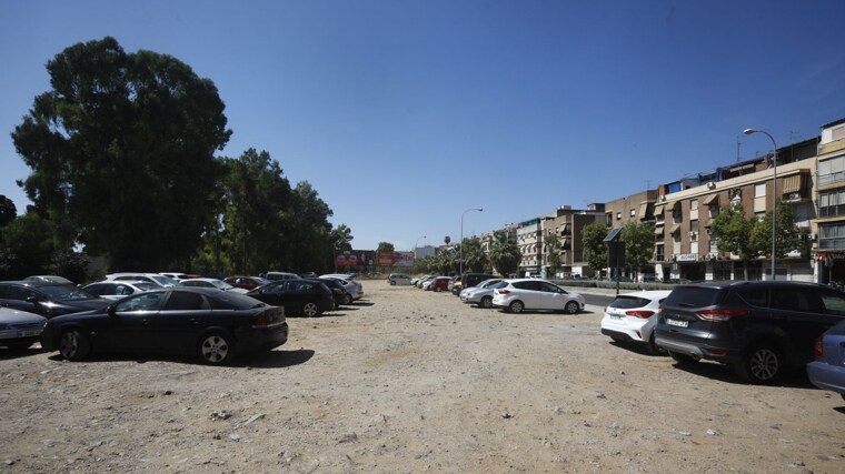 Zona para el aparcamiento junto al cementerio de San Rafael