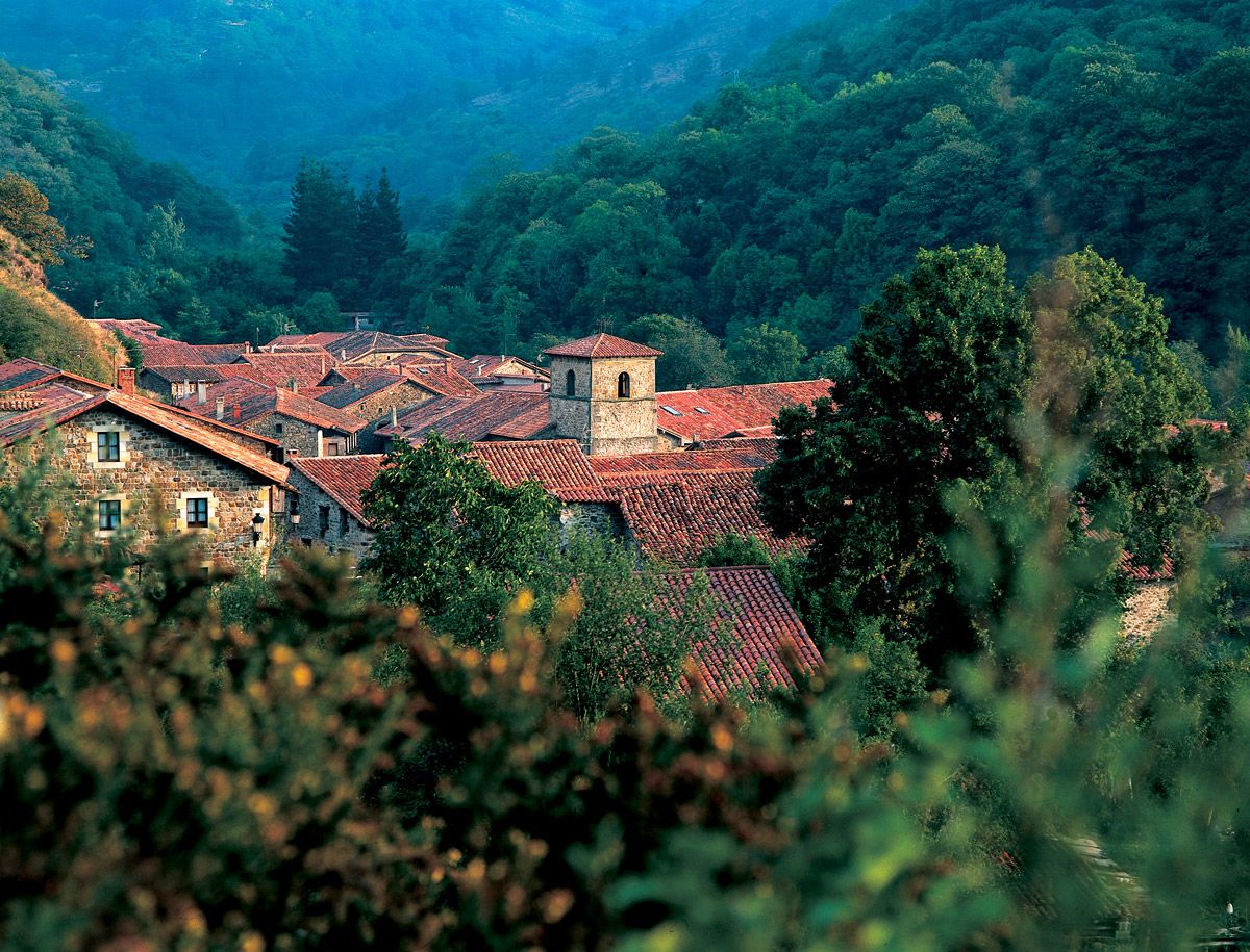 El pueblo de Cantabria enclavado en un valle perfecto para visitar en septiembre