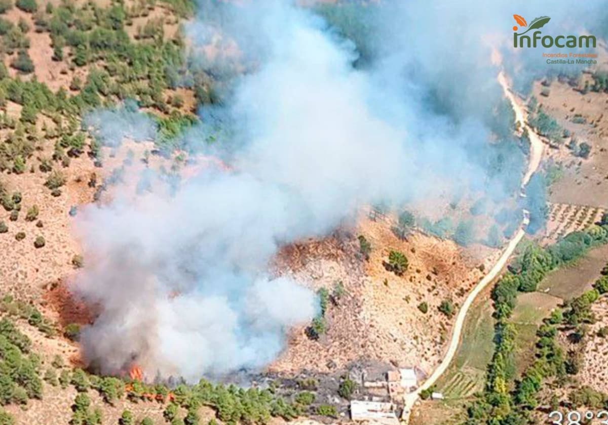 Un incendio forestal en Albacete obliga a movilizar más de 20 medios y de 90 efectivos para su extinción