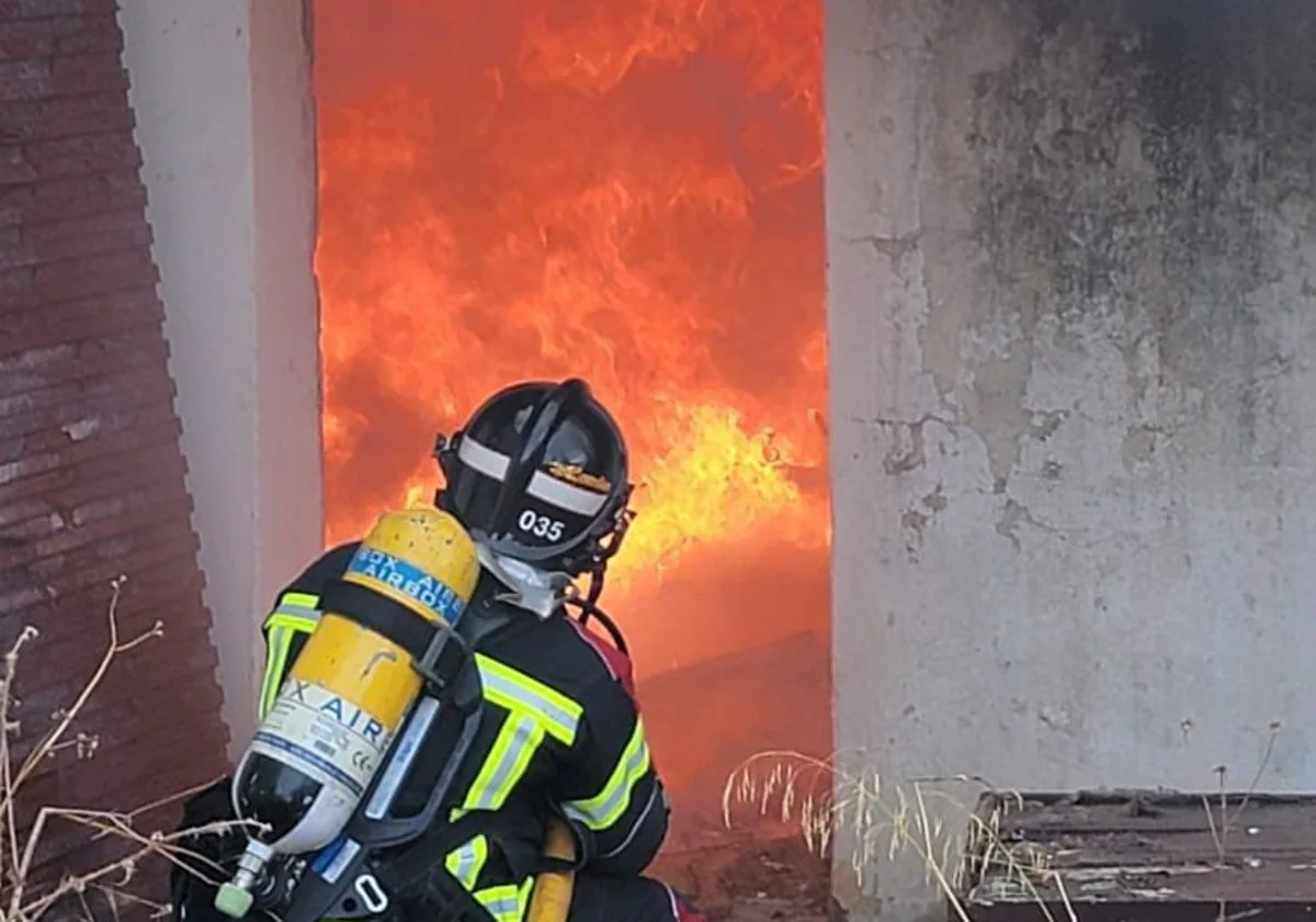 Imagen de archivo de la intervención de un bombero del Consorcio Provincial