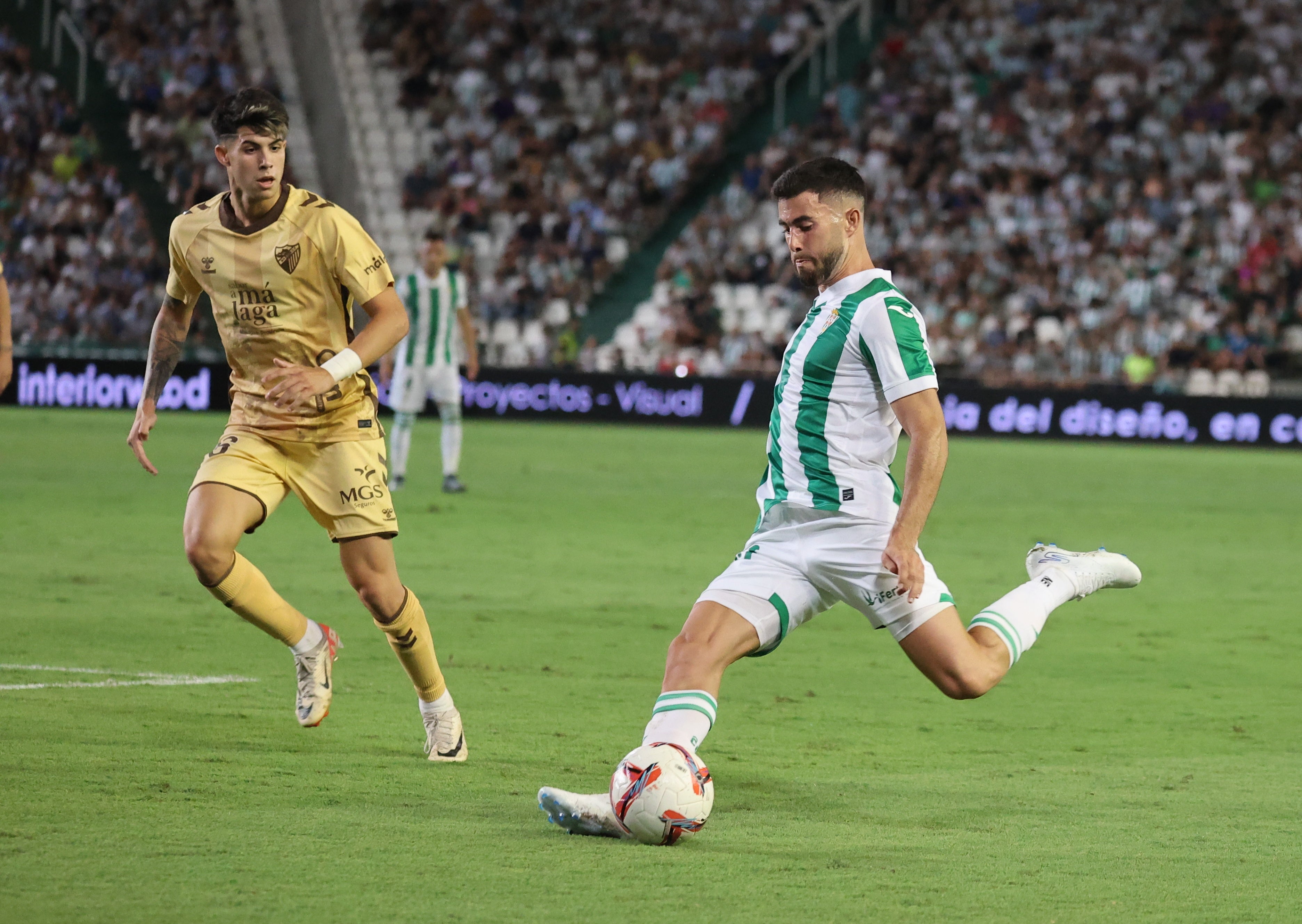 Las mejores imágenes del intenso derbi entre el Córdoba y el Málaga