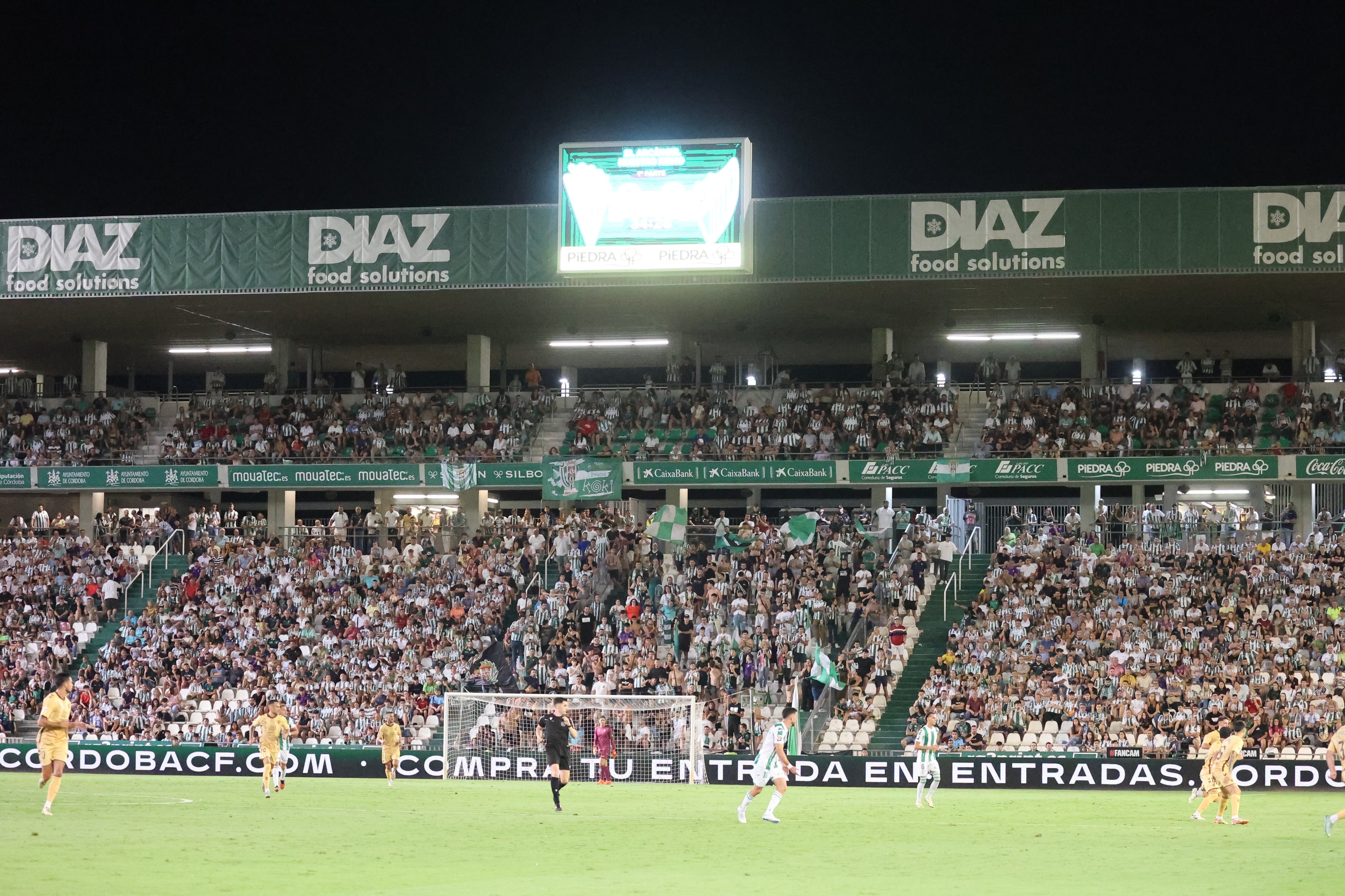 Las mejores imágenes del intenso derbi entre el Córdoba y el Málaga