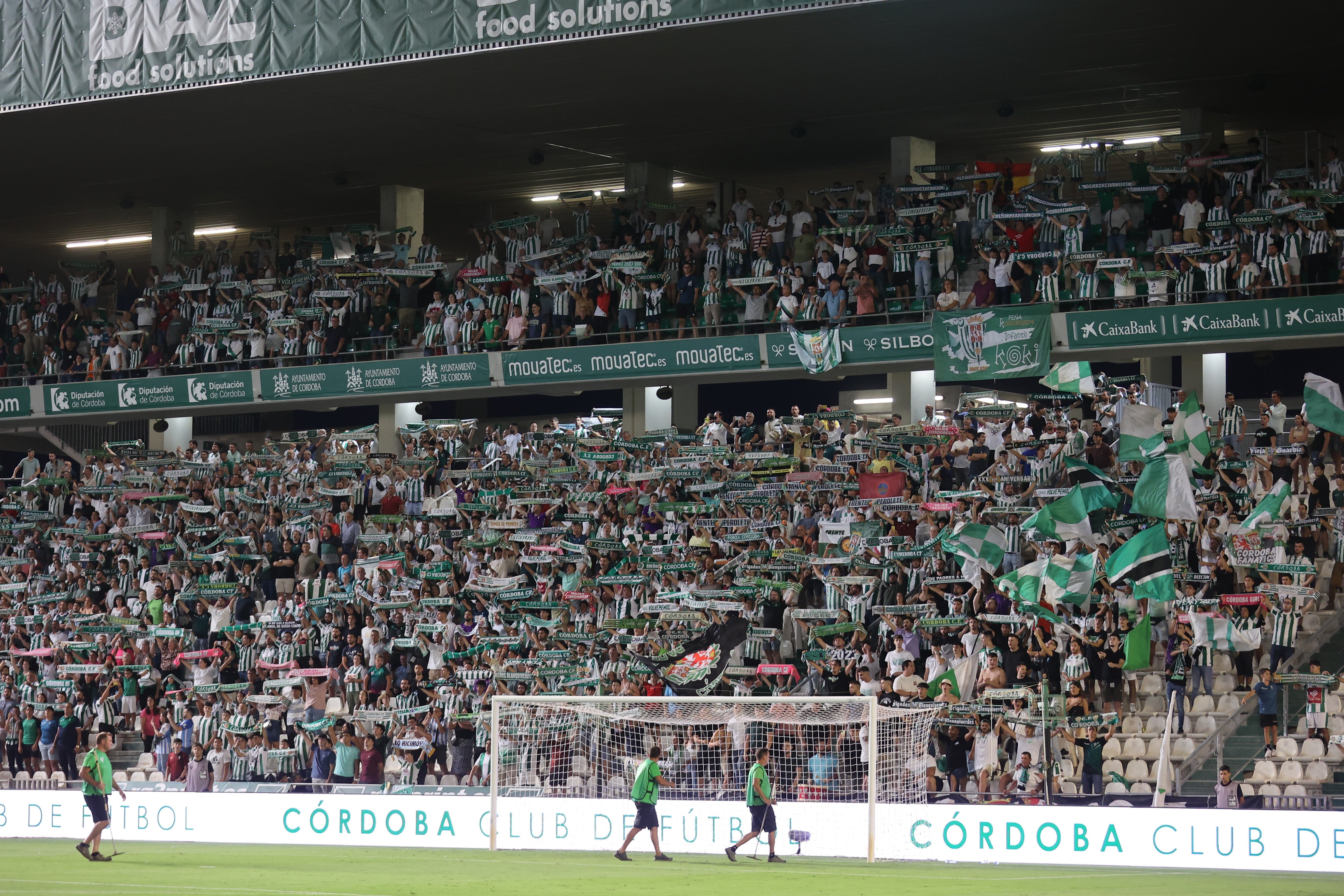 Las mejores imágenes del intenso derbi entre el Córdoba y el Málaga