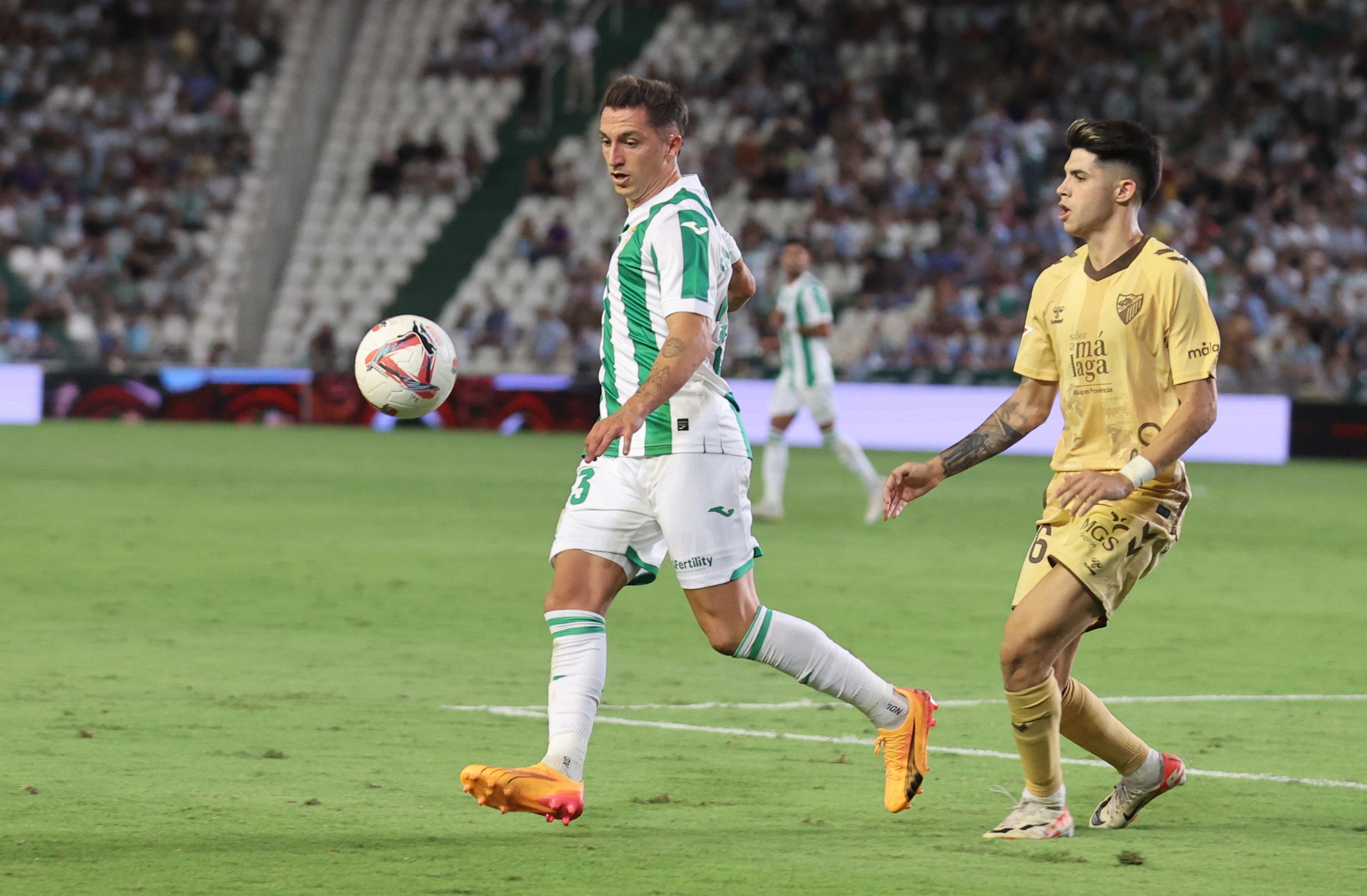 Las mejores imágenes del intenso derbi entre el Córdoba y el Málaga