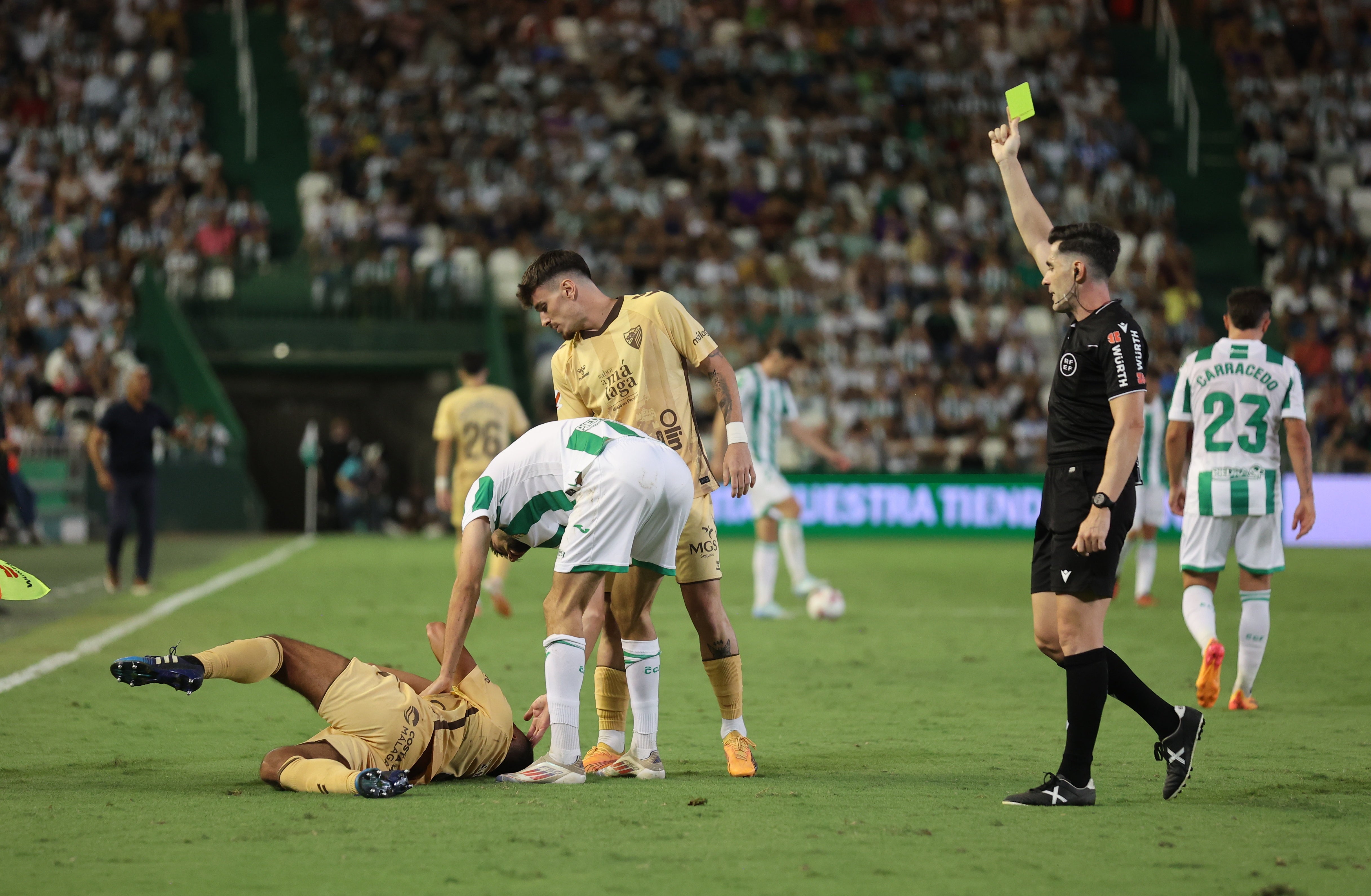 Las mejores imágenes del intenso derbi entre el Córdoba y el Málaga