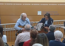 De Massiel a Aznavour, Camarón o Demis Roussos: el juez alicantino José María Asencio pone música a 50 hitos históricos en un libro