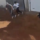 Grave cogida a un recortador en plena calle en el encierro de Mocejón