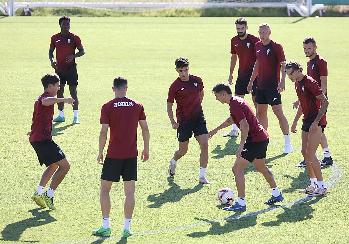 Los jugadores blanquiverdes se ejercitan en la Ciudad Deportiva esta temporada