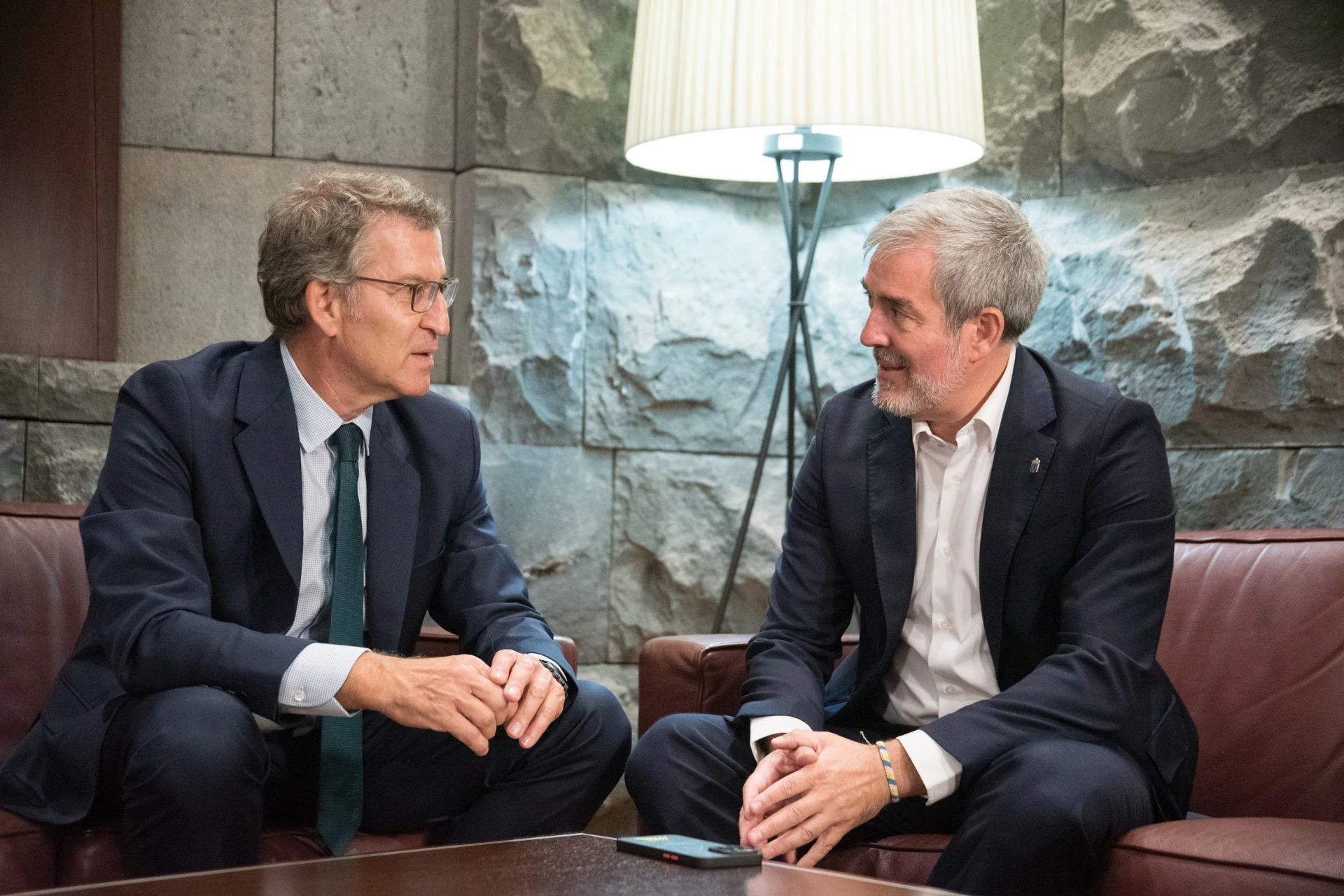 Feijóo y Clavijo, durante la reunión celebrada este martes en Canarias