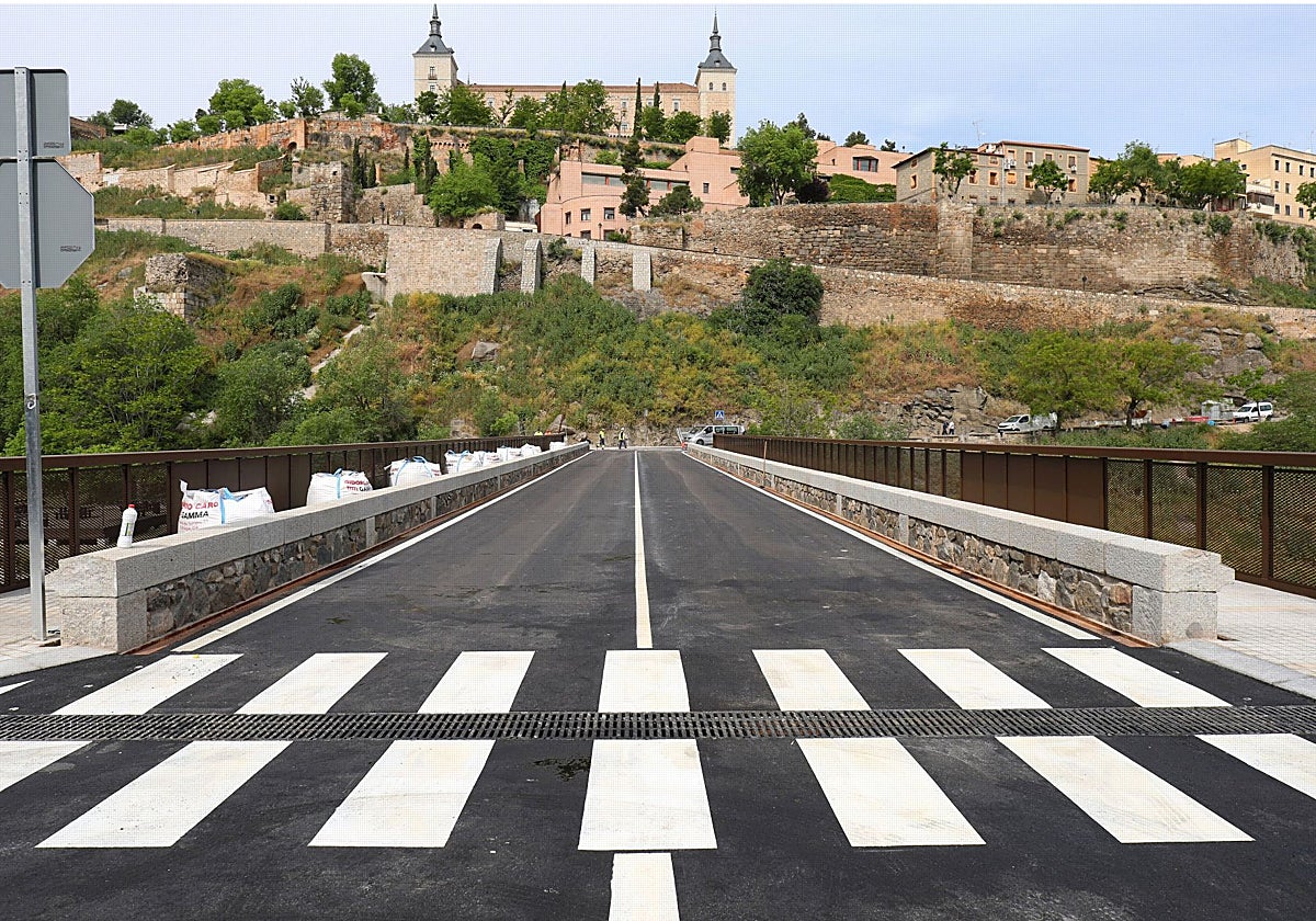 El puente se abrió al tráfico en abril tras las obras de la pasarela