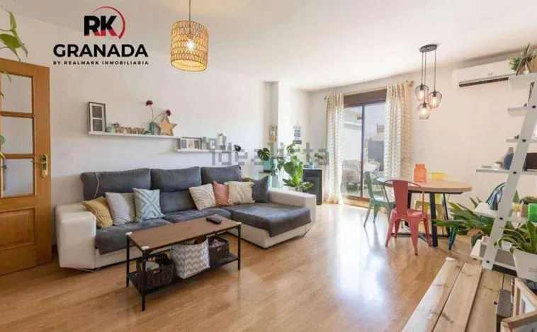 Imagen principal - Detalles del ático en venta en Granada