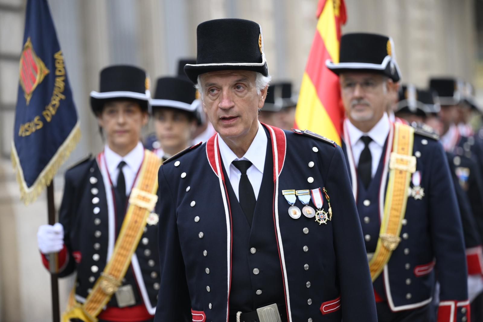 Uno de los diferentes Mossos d'Esquadra presentes durante el desfile de la Diada