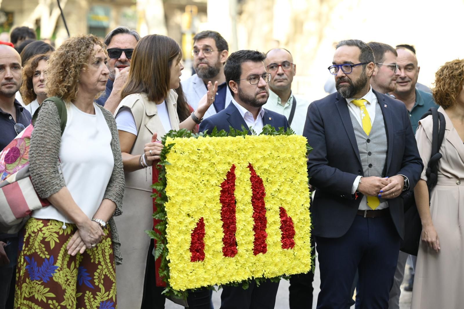 Pere Aragonès, el nuevo vicepresidente del Govern, en una de las diferentes comitivas en la ofrenda floral 