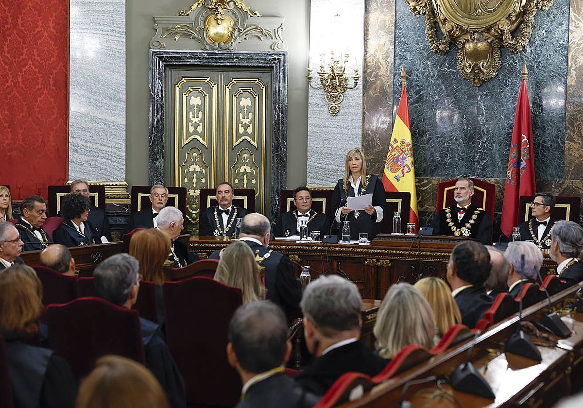 La presidenta del CGPJ Isabel Perelló, interviene ante el Rey Felipe VI en el Tribunal Supremo