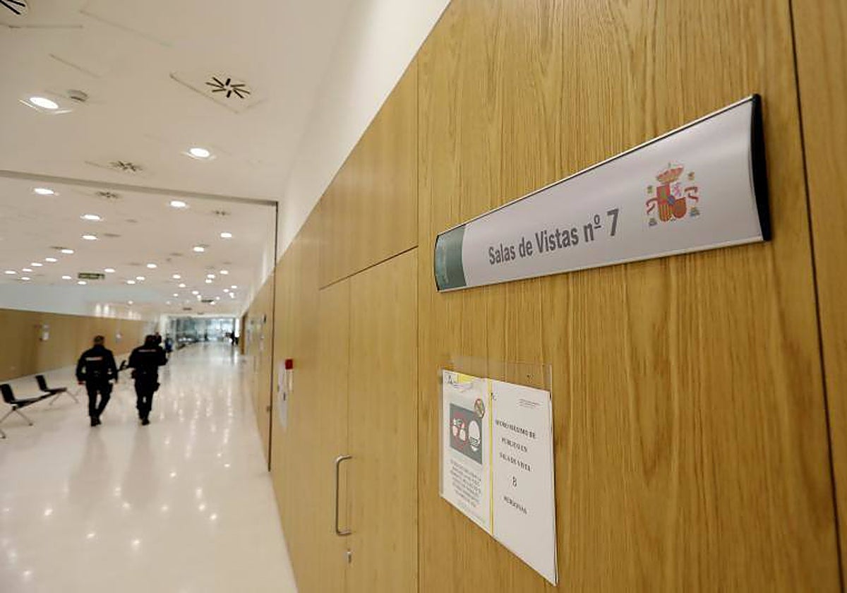 Pasillo de la planta baja de la Ciudad de la Justicia de Córdoba