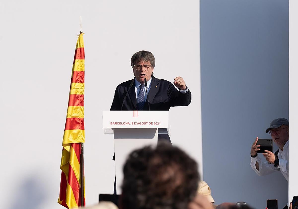 Carles Puigdemont se fugó tras un acto en Barcelona el día de la investidura de Salvador Illa. En vídeo, declaraciones del ministro de Interior en un desayuno de Forum Europa.