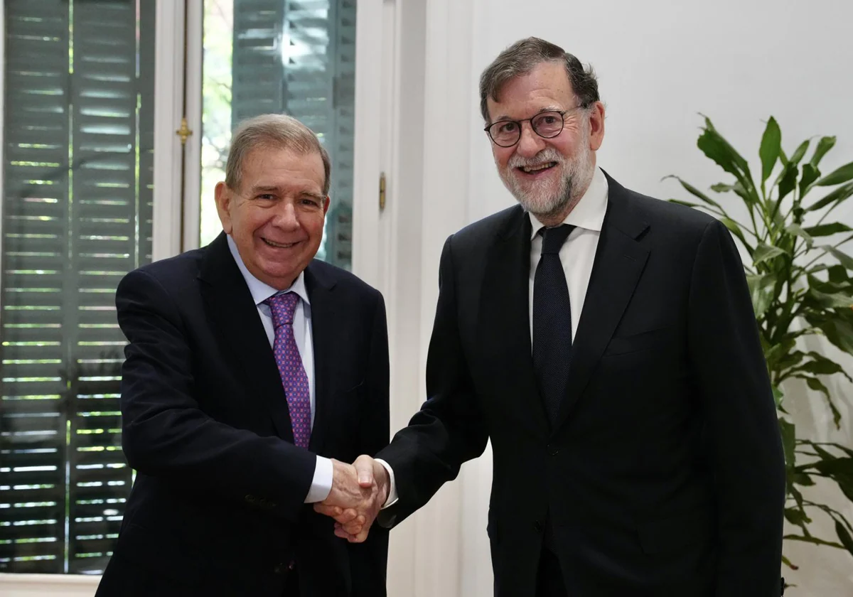 Edmundo González Urrutia, opositor venezolano, junto al expresidente del Gobierno Mariano Rajoy