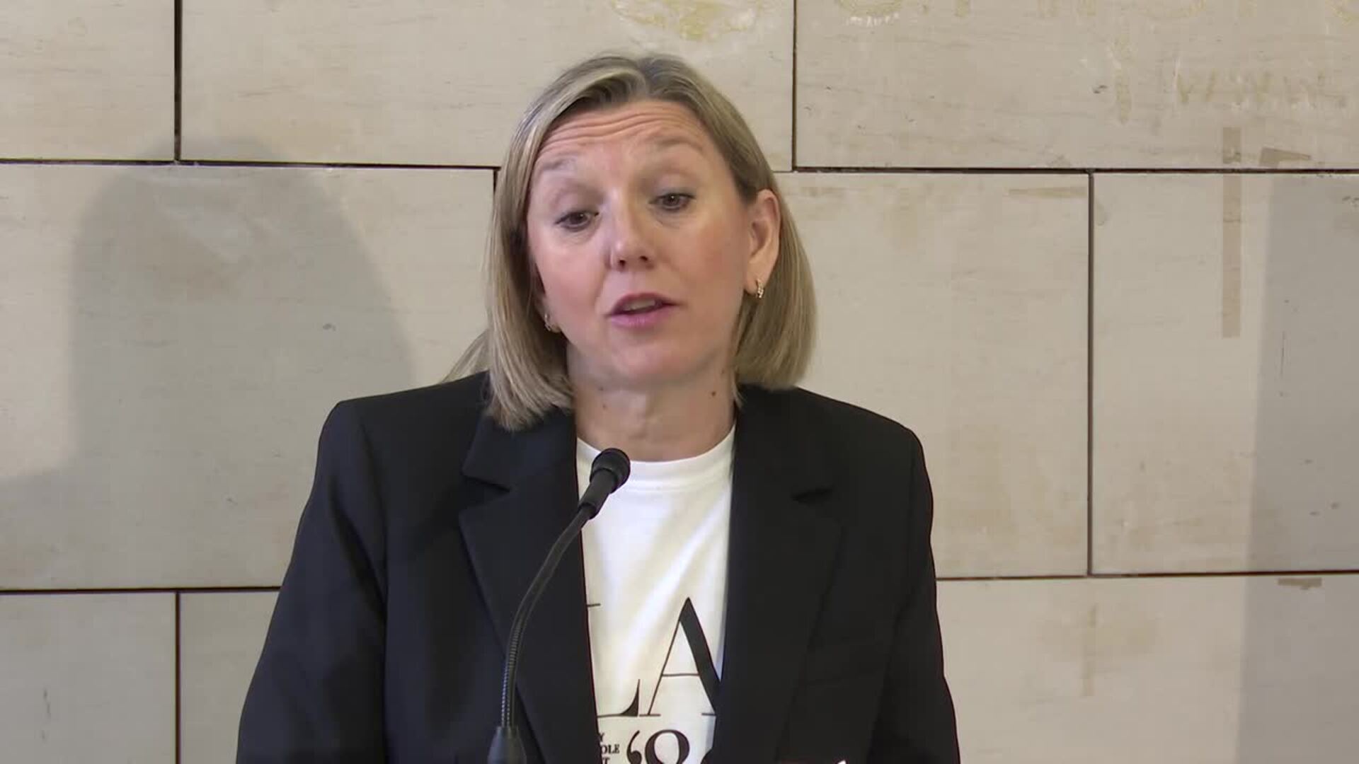 Blanco defiende que la Ley de Violencia de Género de CyL está "vigente"