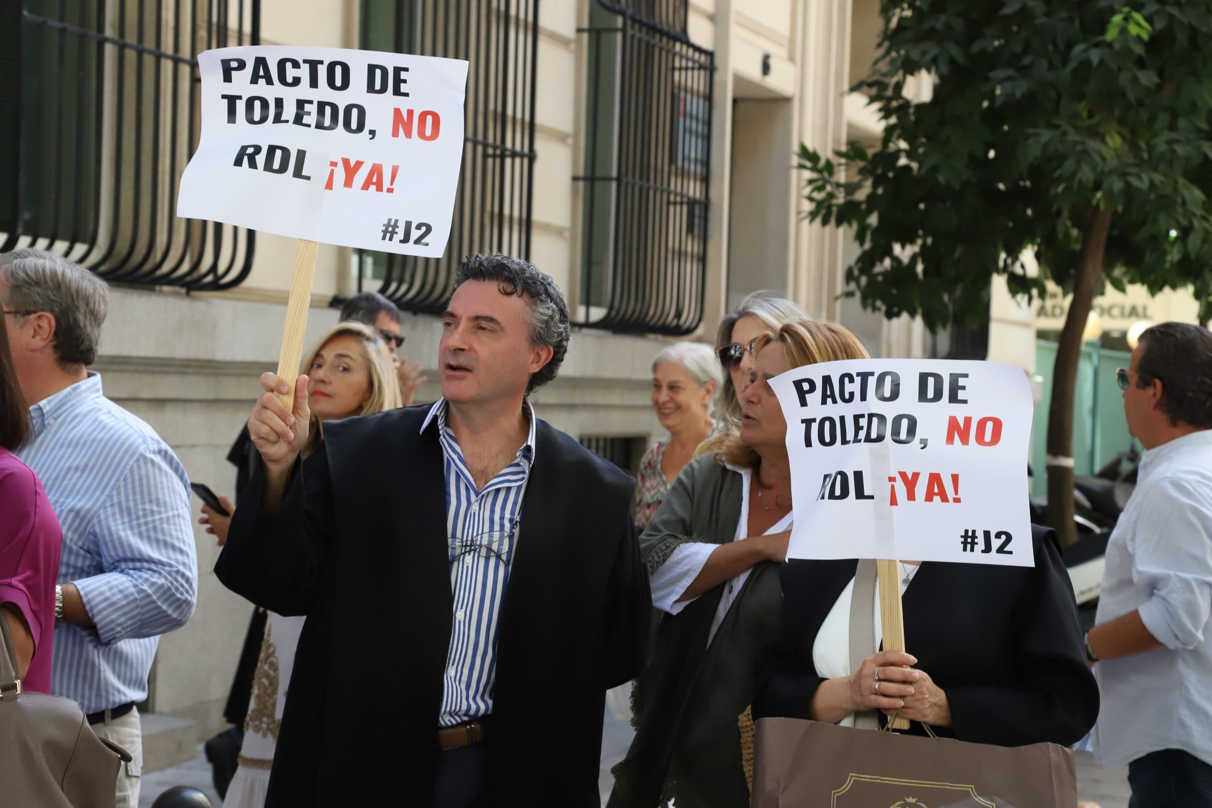 Fotos: la protesta de los abogados y procuradores cordobeses por sus pensiones