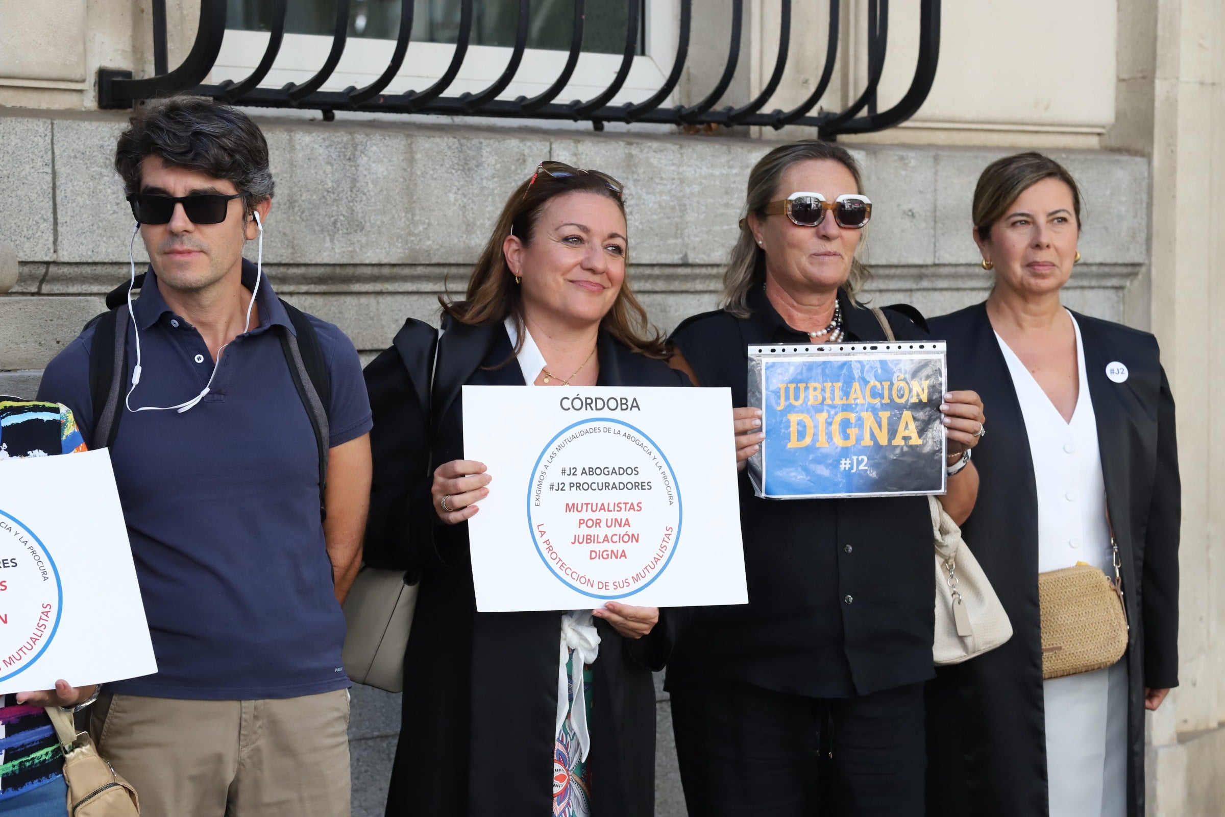 Fotos: la protesta de los abogados y procuradores cordobeses por sus pensiones