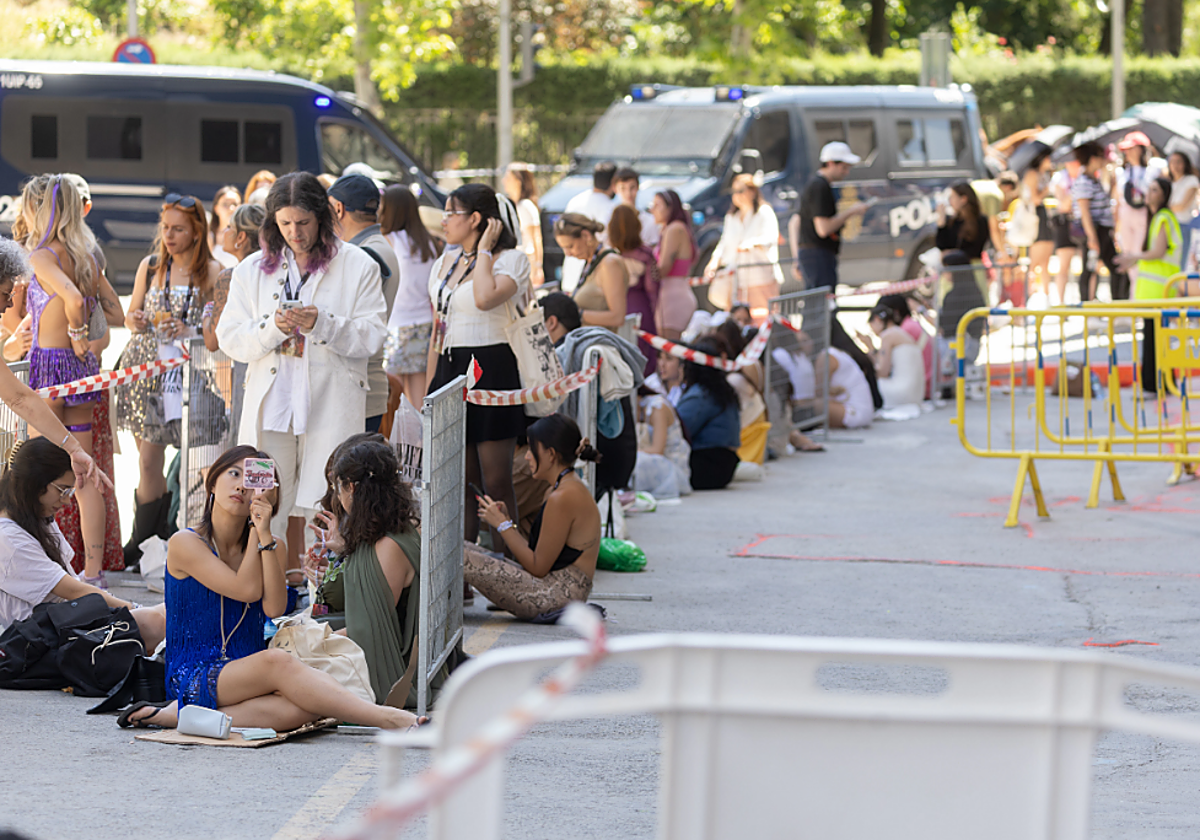 Filas en el Bernabéu antes del concierto de Taylor Swift