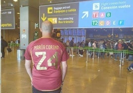 Un valenciano denuncia su deportación de Venezuela por llevar una camiseta de María Corina