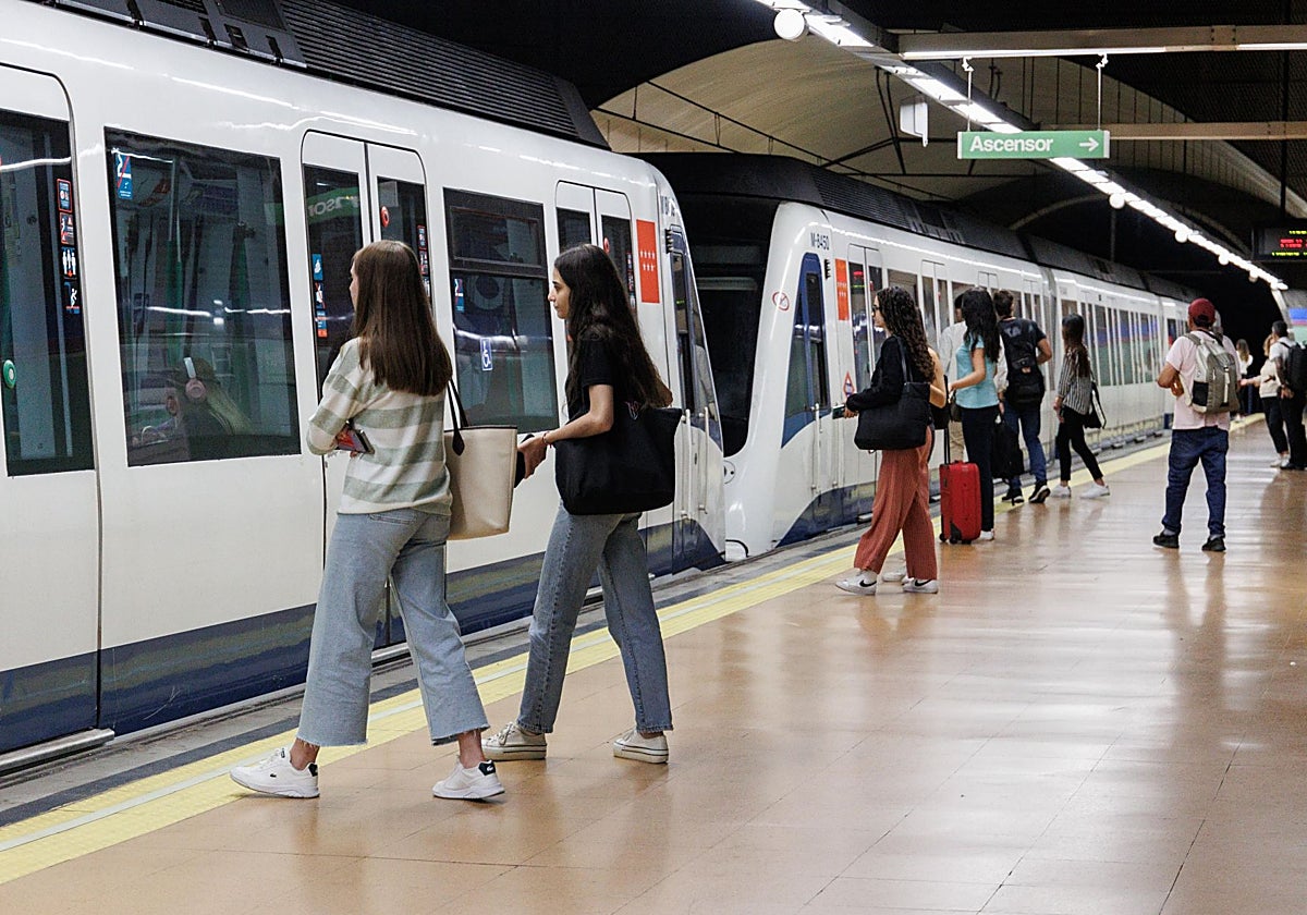 Andén de una estación de Metro de Madrid