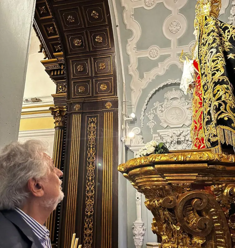 Plácido Domingo, en el camarín de la Virgen de los Dolores