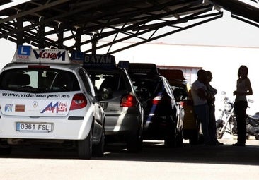 Unos 5.300 alumnos esperan ya una media de tres meses para el examen de conducir