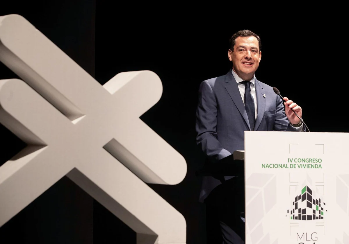 El presidente de la Junta de Andalucía, Juanma Moreno, en el IV Congreso Nacional de Vivienda