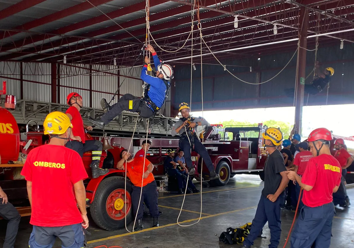 Una de los cursos de rescate en altura en Nicaragua