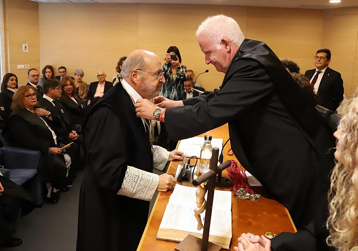 Un momento del acto de toma de posesión de José Carlos Arias al frente del Colegio de la Abogacía