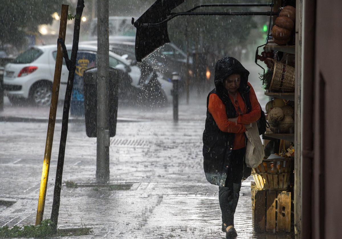 Lluvias torrenciales en Madrid, en directo: carreteras cortadas, Metro, Cercanías, inundaciones y última hora de la Dana y el tiempo hoy, en directo