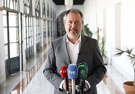 Espadas insta a Juanma Moreno a dialogar y buscar un acuerdo sobre financiación en su reunión con Pedro Sánchez