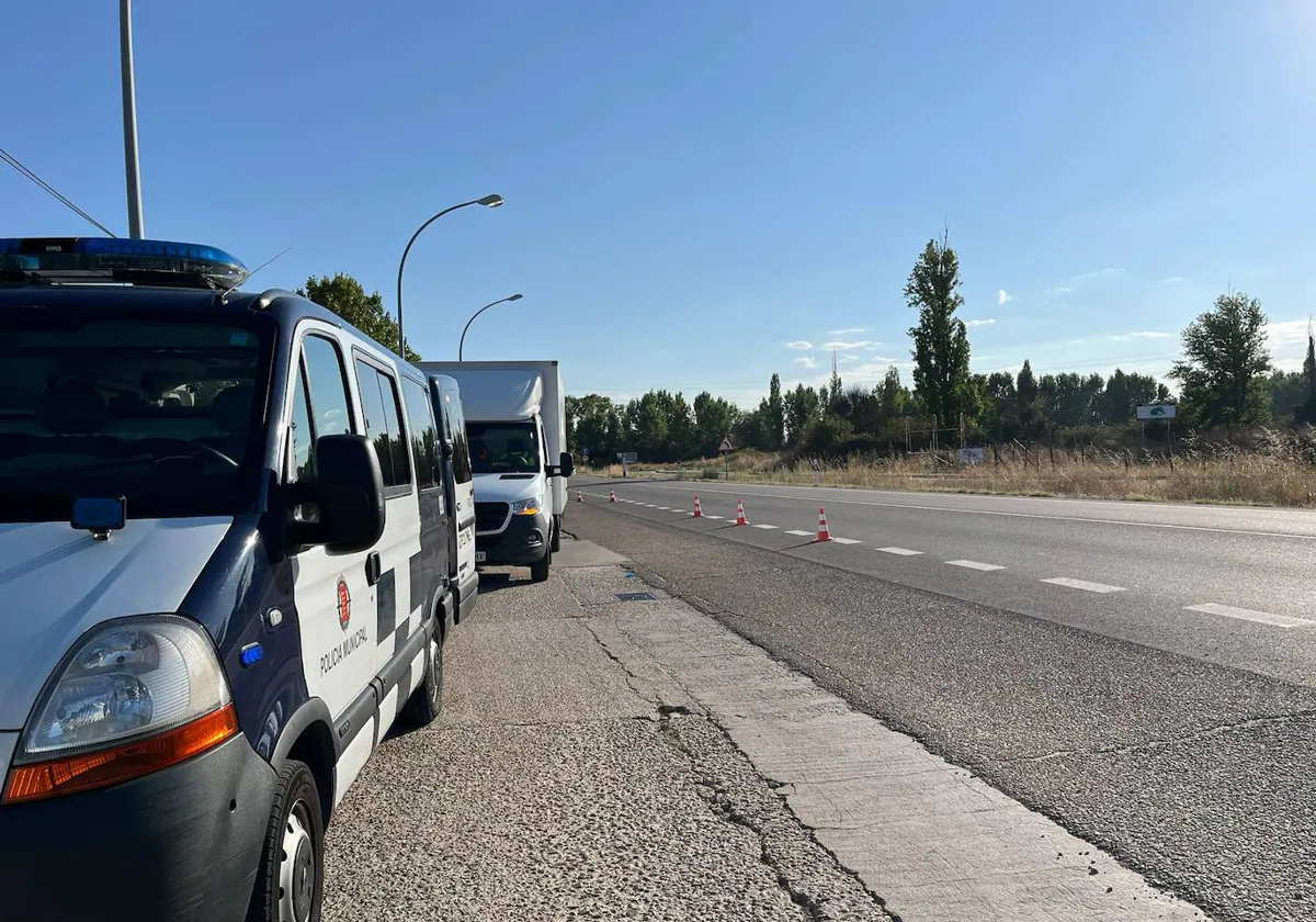 Denunciado en Valladolid por conducir un camión sin cinturón, ni puntos en el carnet ni tarjeta de transporte