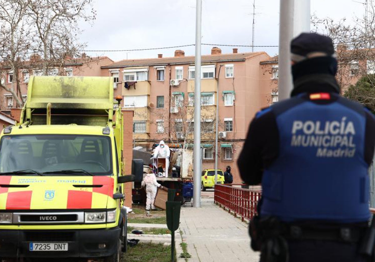 Un efectivo de la Policía Municipal, durante un servicio de vigilancia