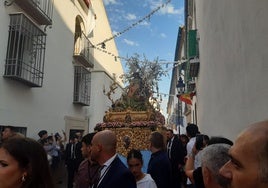 La Divina Pastora de Capuchinos, remanso de paz entre flores y oraciones por las calles de Córdoba