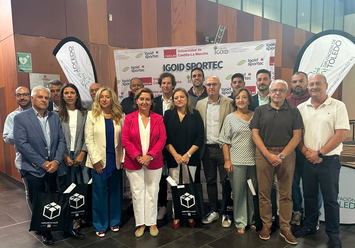 A la presentación asistieron Concepción Cedillo, presidenta de la Diputación de Toledo, y Leonor Gallardo, vicerrectora de Promoción y Comunicación de la UCLM