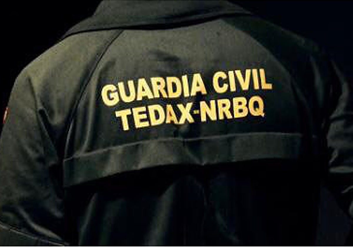 Un guardia civil de la unidad Tedax de explosivos