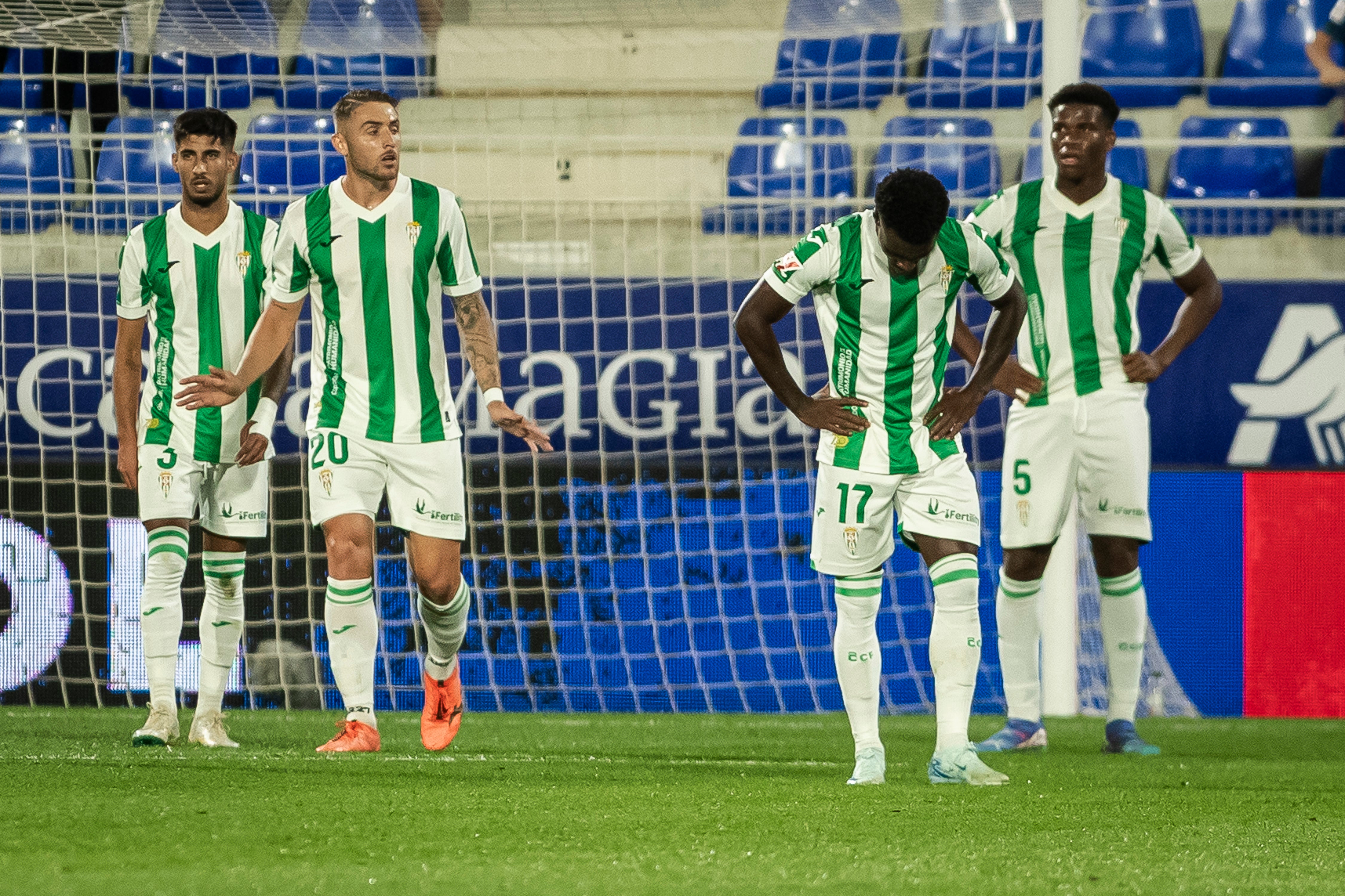 La severa derrota del CórdobaCF en Huesca, en imágenes