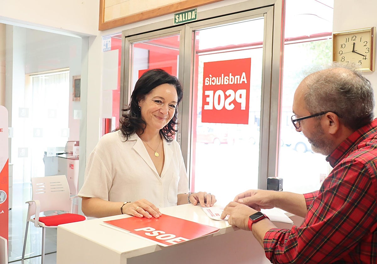 Rafi Crespín registra en la sede del PSOE en Córdoba su precandidatura
