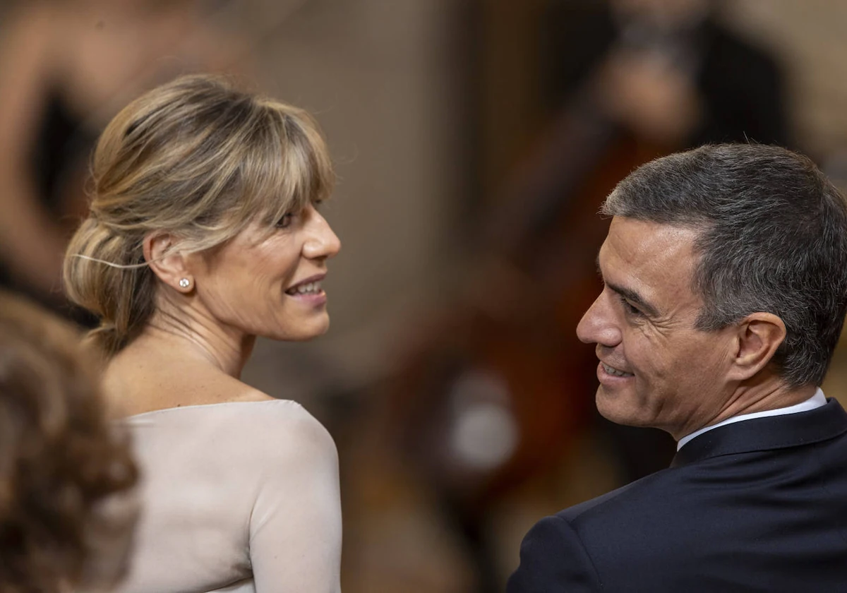 El presidente del Gobierno, Pedro Sánchez, y su mujer, Begoña Gómez