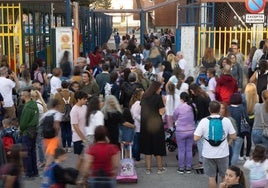 La educación pública madrileña afronta este miércoles paros parciales convocados por varios sindicatos