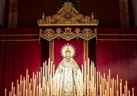 Ofrendas y besos para la Virgen de la Merced de Córdoba en su día