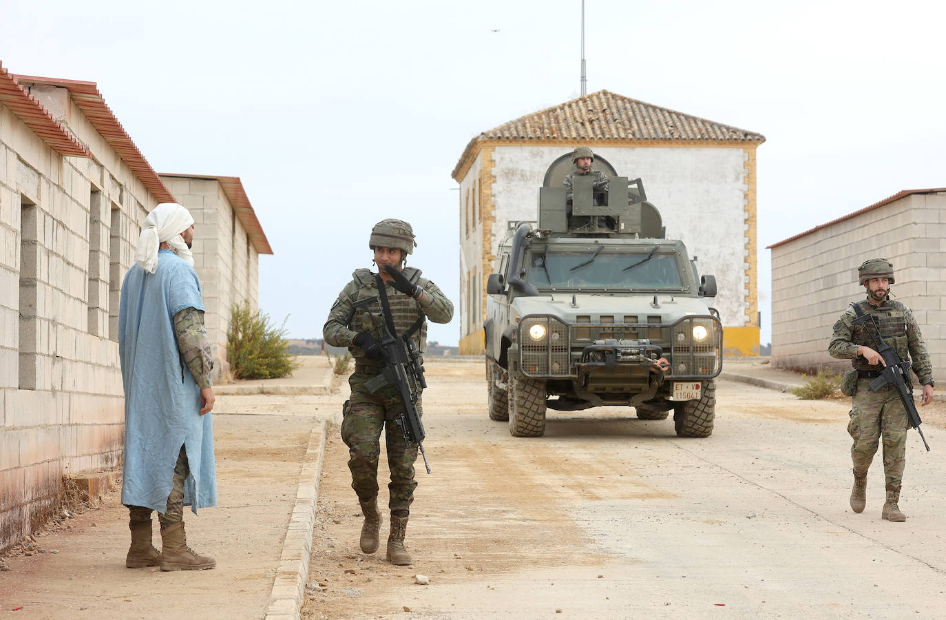 Fotos: Los militares de la BRI X se adiestran para sus misiones en el Líbano y Letonia