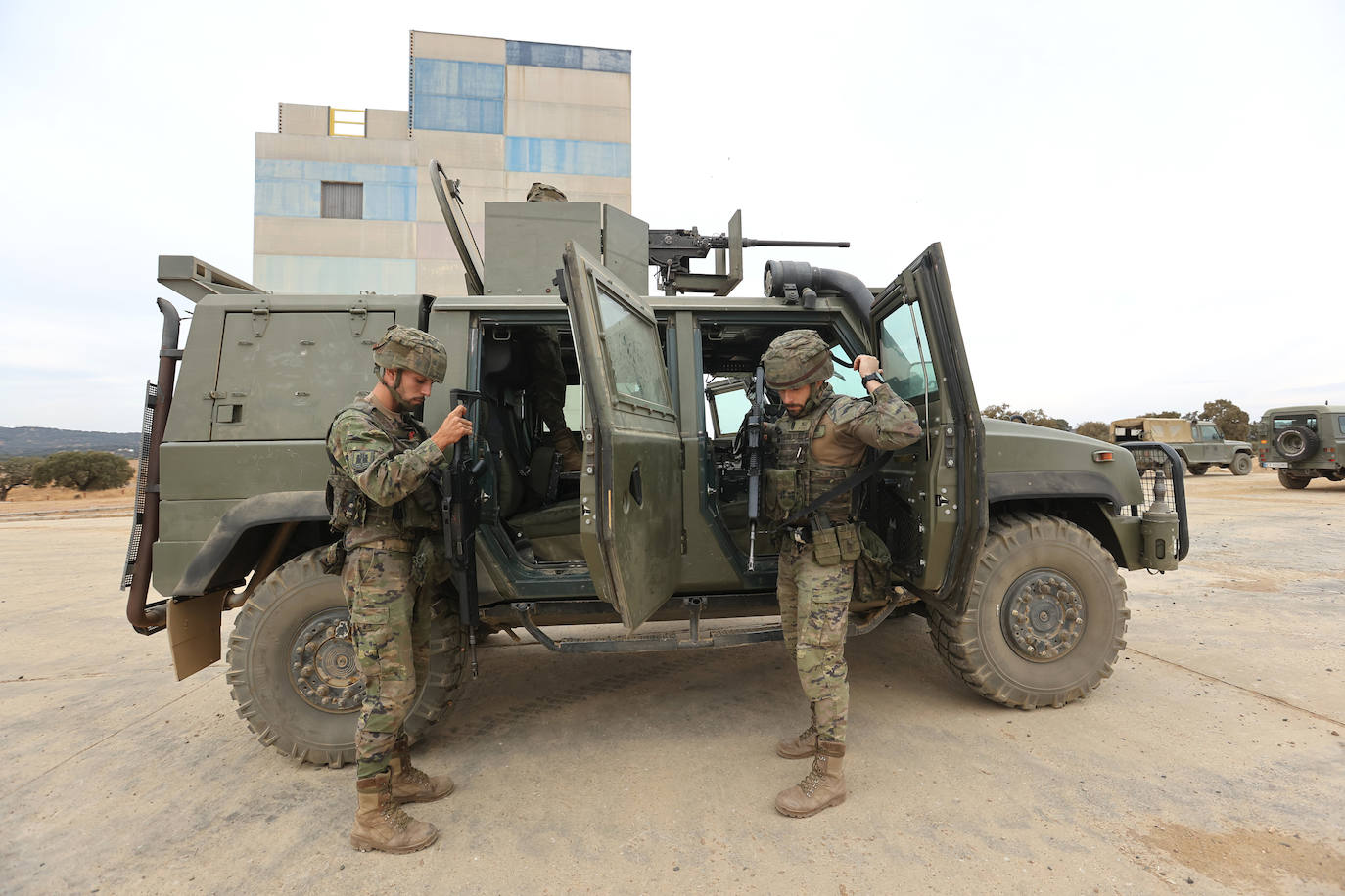 Fotos: Los militares de la BRI X se adiestran para sus misiones en el Líbano y Letonia